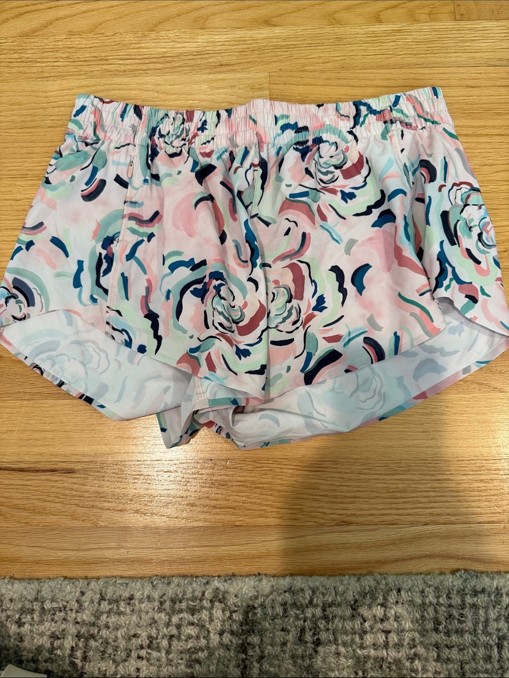 Athleta Hustle 3” Short, Lined Size Blue Pink Floral Print